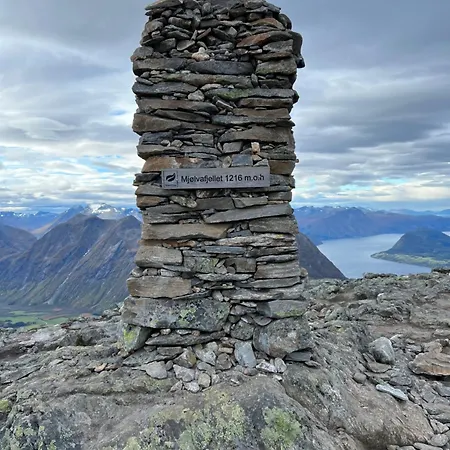 Проживание в семье Trollveggen *