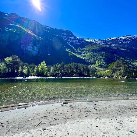 Проживание в семье Trollveggen *